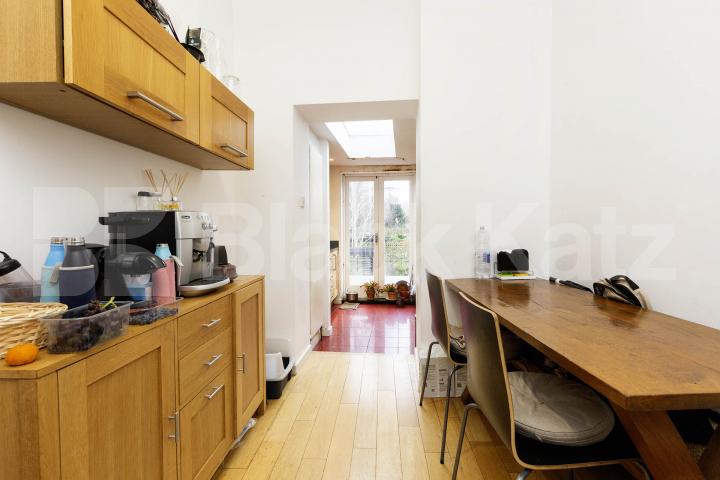 			3 Bedroom, 1 bath, 1 reception Flat			 Pages Lane, Muswell Hill